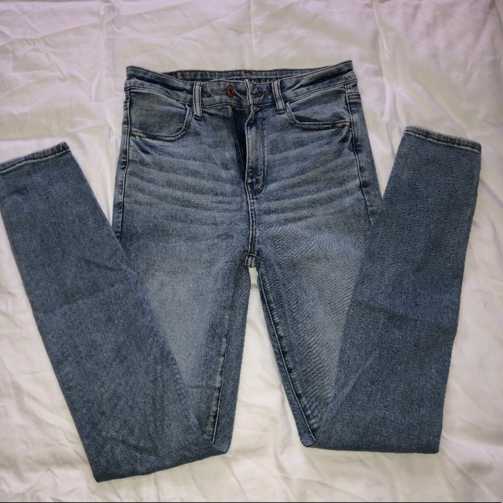 American Eagle Next Level Stretch Skinny Jeans. Light wash. Distressed knees.